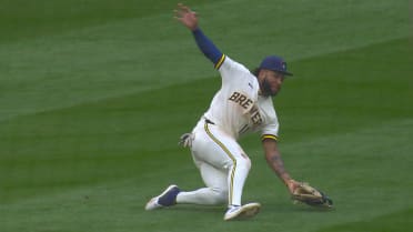 Jackson Chourio's AMAZING sliding catch seals the win