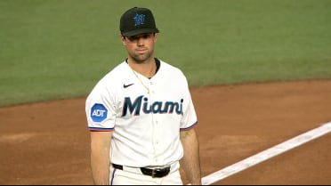 Graham Pauley hace gran fildeo con su mano