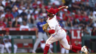 Walbert Ureña strikes out six