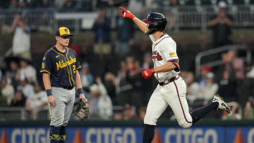 Eli White's solo homer (7)