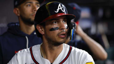 Mauricio Dubón scores on a wild pitch
