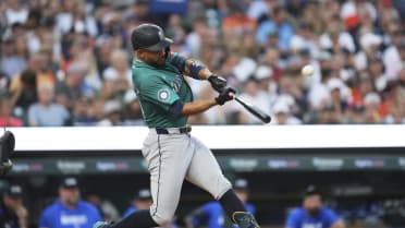 Julio Rodríguez's two-run home run (12)