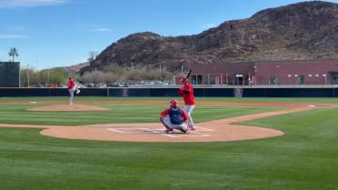 Yusei Kikuchi throws live bullpen in Spring Training
