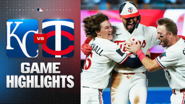 Royce Lewis hits a walk-off triple in Twins' win
