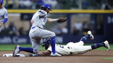 Caleb Durbin se roba la segunda base tras revisión