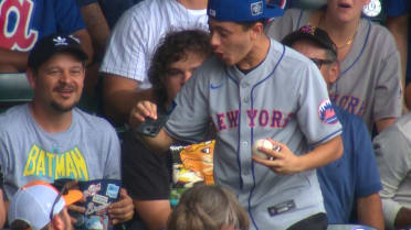Mets fan breaks phone trying to catch foul ball
