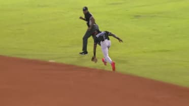 Jorge Mateo dispara con un salto para gran out 