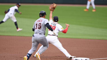 Gran jugada de Ozzie Albies