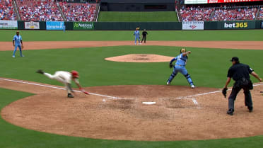 Alec Burleson trae su 2da carrera en el juego