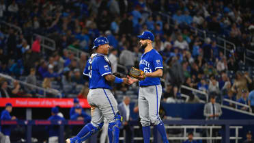 Nick Anderson secures the Royals' 6-1 win