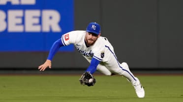 Kyle Isbel's diving catch 