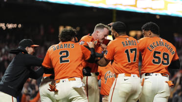 Gigantes ganan con wild pitch