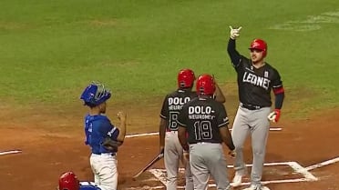 Yainer Diaz's two-run home run