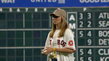 Sierra Kile throws first pitch for the Astros 