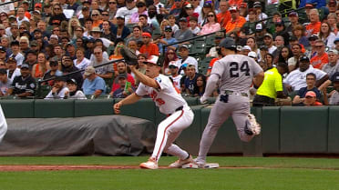 Jasson Domínguez singles after a review