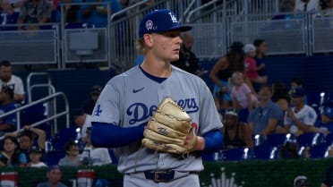 Emmet Sheehan K's Heriberto Hernández