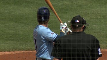 Jonny DeLuca impulsa 2 con hit