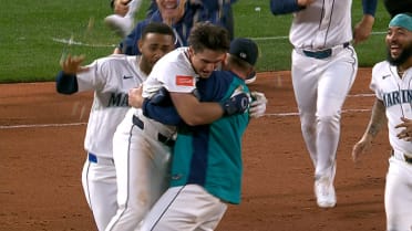 Cole Young lo gana con hit de oro 