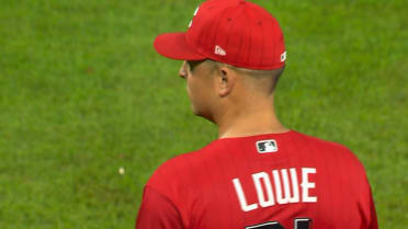 Nathaniel Lowe nabs Thomas Saggese after review
