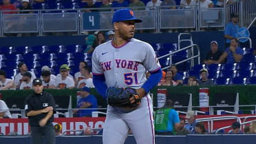 Freddy Peralta receta nueve ponches vs. Marlins
