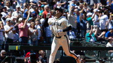 Dominic Canzone's solo homer (7)