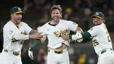 Jeff McNeil secures A's win with walk-off RBI single
