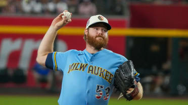 Brandon Woodruff freezes Geraldo Perdomo for first K