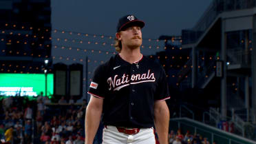 Clayton Beeter escapes bases-loaded jam in the 7th