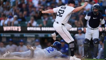 Troy Melton gets strikeout, 2-1 putout to escape jam