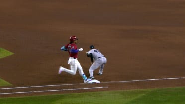 Ketel Marte beats out DP after review