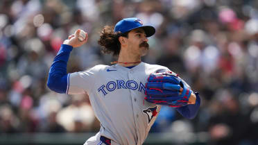 Dylan Cease fans six 