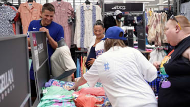 Corey Seager leads Back-to-School Shopping Spree