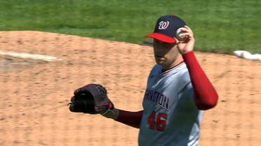 Joey Gallo fields deflection for out