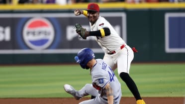 D-backs turn an inning-ending DP, call confirmed