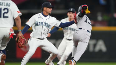 George Kirby revira y saca a Chisholm Jr.