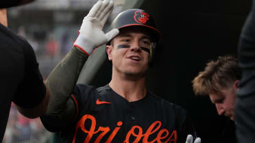 Tyler O'Neill's solo homer (2)