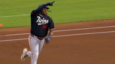 Josh Bell pega jonrón de dos carreras