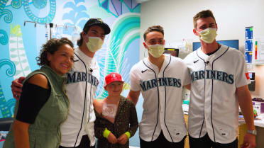 Mariners Players Visit Seattle Children's Hospital