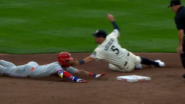 Austin Martin saca a Harper en segunda con asistencia