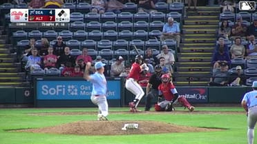 Duce Gourson singles on a sharp line drive to center fielder Pedro León. Will Taylor scores. Ivan Brethowr scores.
