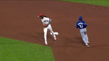Elly De La Cruz's athletic play to turn two