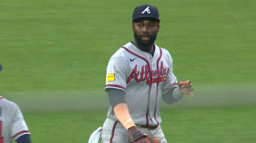 Michael Harris II dobla a Adames con gran tiro 