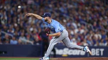 Adrian Houser congela a Alejandro Kirk con el ponche