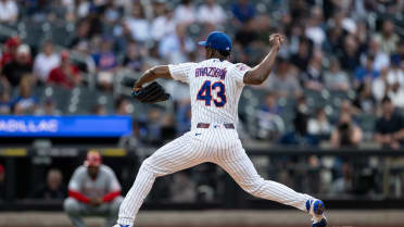 Huascar Brazobán fans Elly De La Cruz for first K of the game