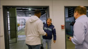 Rick Rizzs llega al T-Mobile Park para su despedida