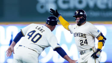 William Contreras' second homer of the game (8)
