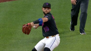 Bo Bichette's backhanded play to first