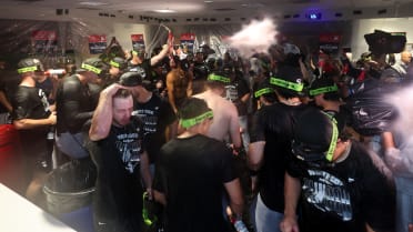 White Sox players react to advancing to the ALDS