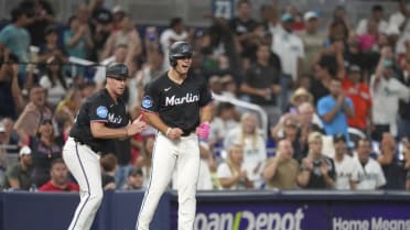 Marlins rally to score six runs in the 7th inning