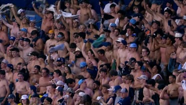 Rays fans perform a roll call in the 8th